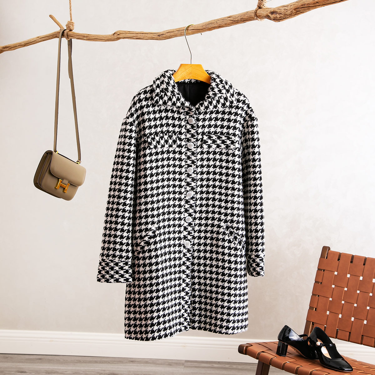 经典千鸟格翻领直筒外套
