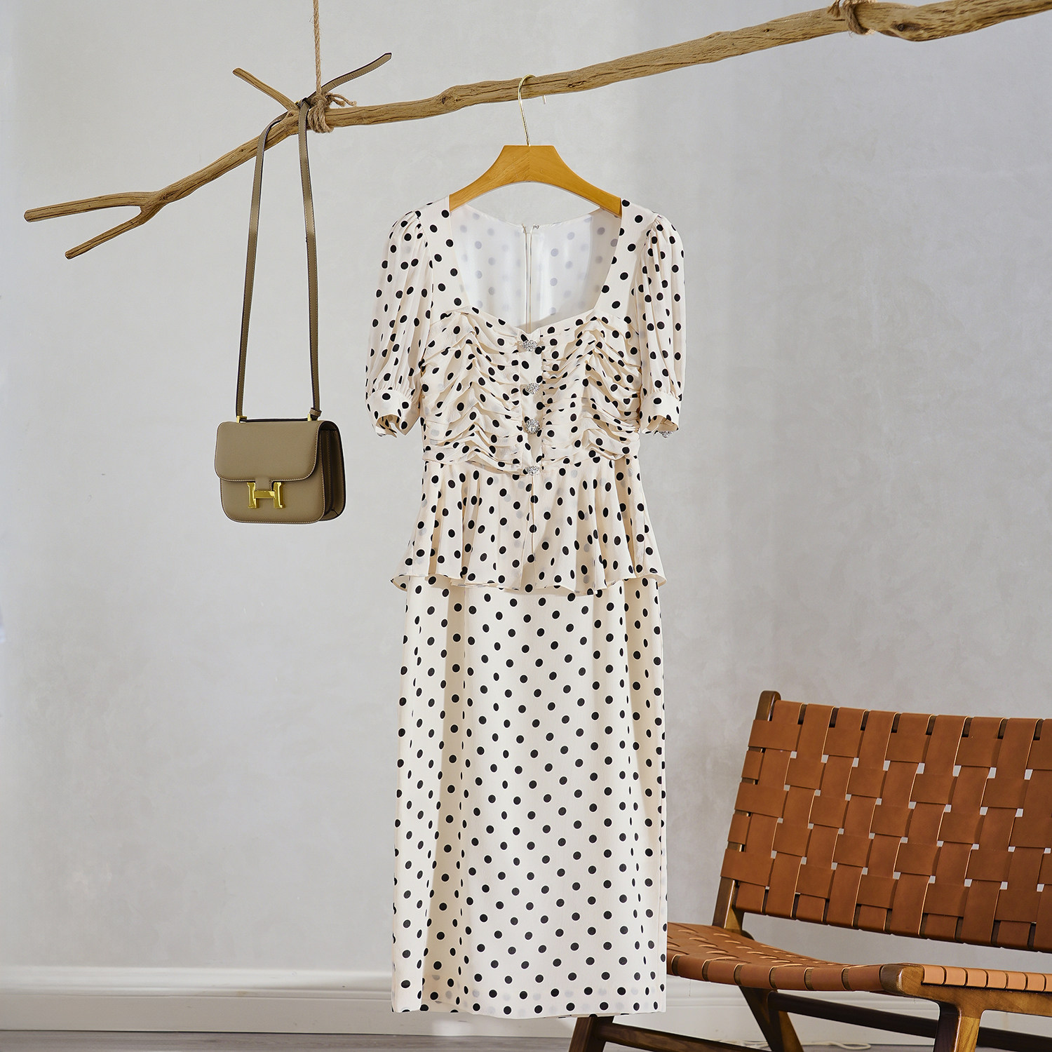 方领褶皱荷叶边波点真丝连衣裙