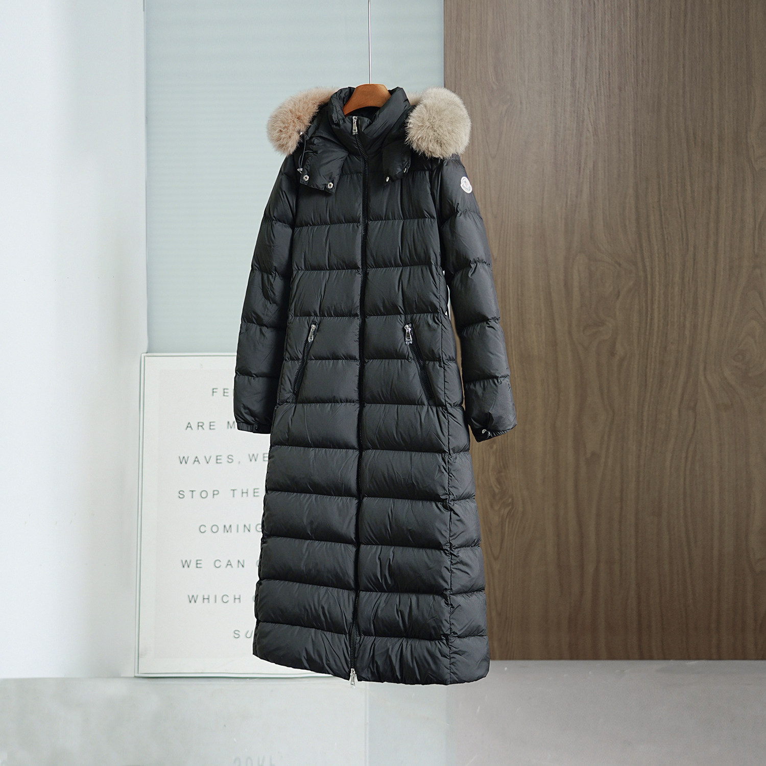 连帽修身中长款白鹅绒服配腰带