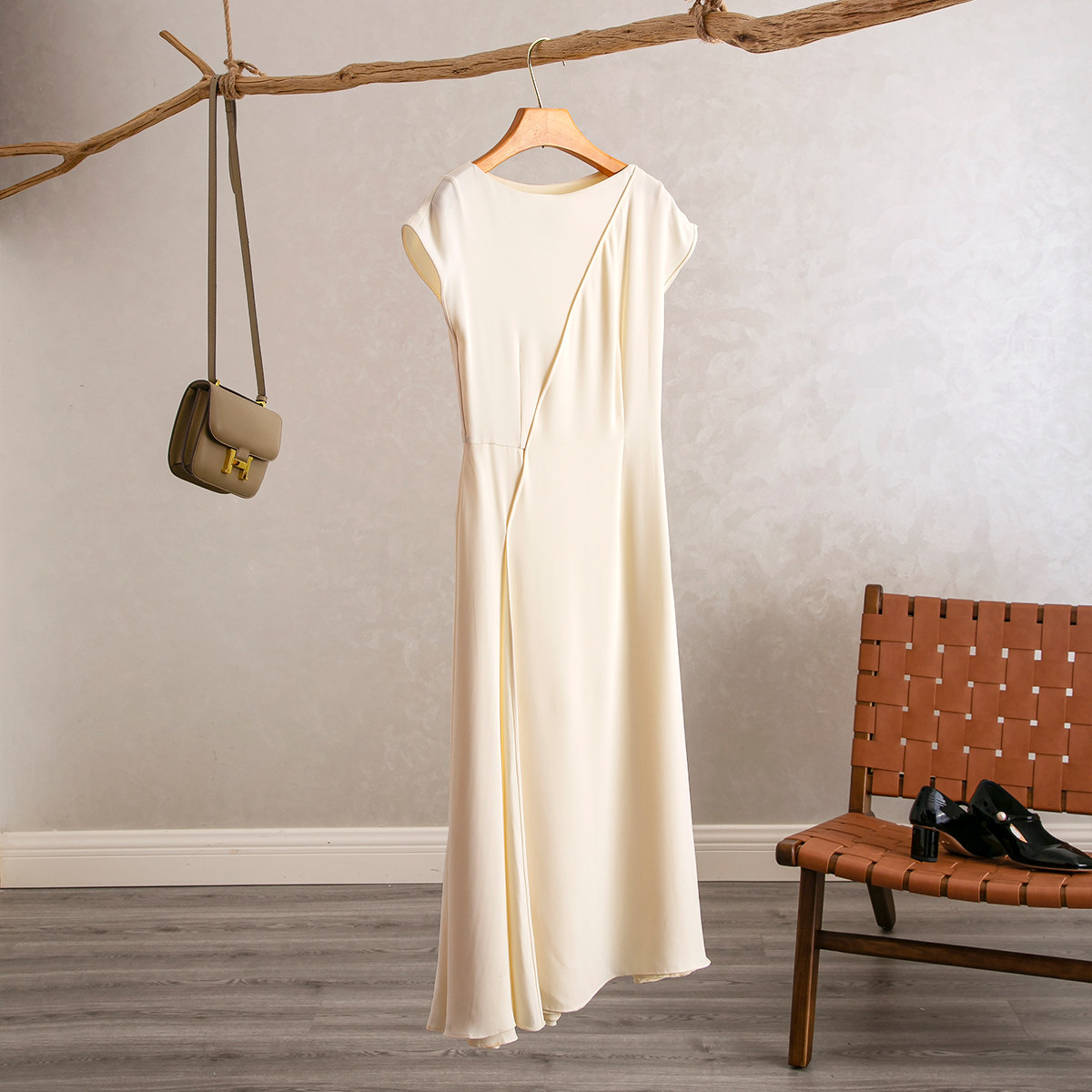 优雅范重磅真丝高腰大裙摆连衣裙