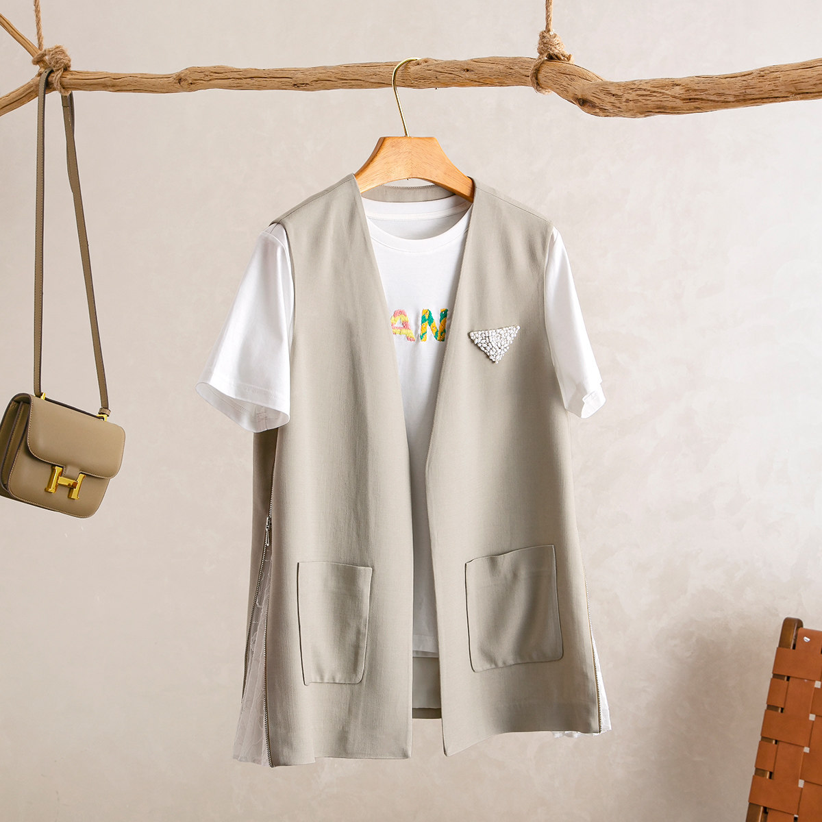 两侧蕾丝拼接拉链马甲外套