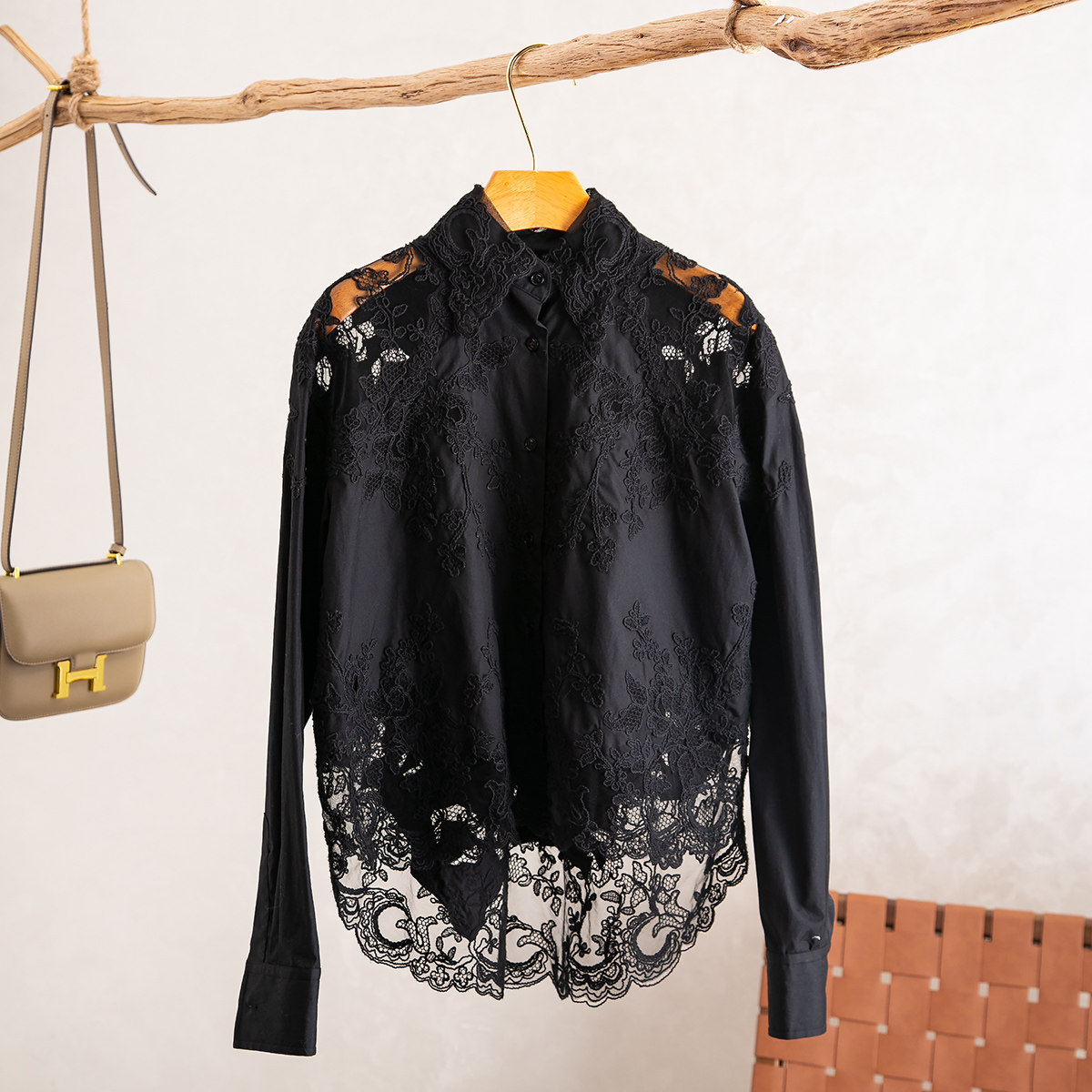 翻领拼接网纱刺绣衬衫