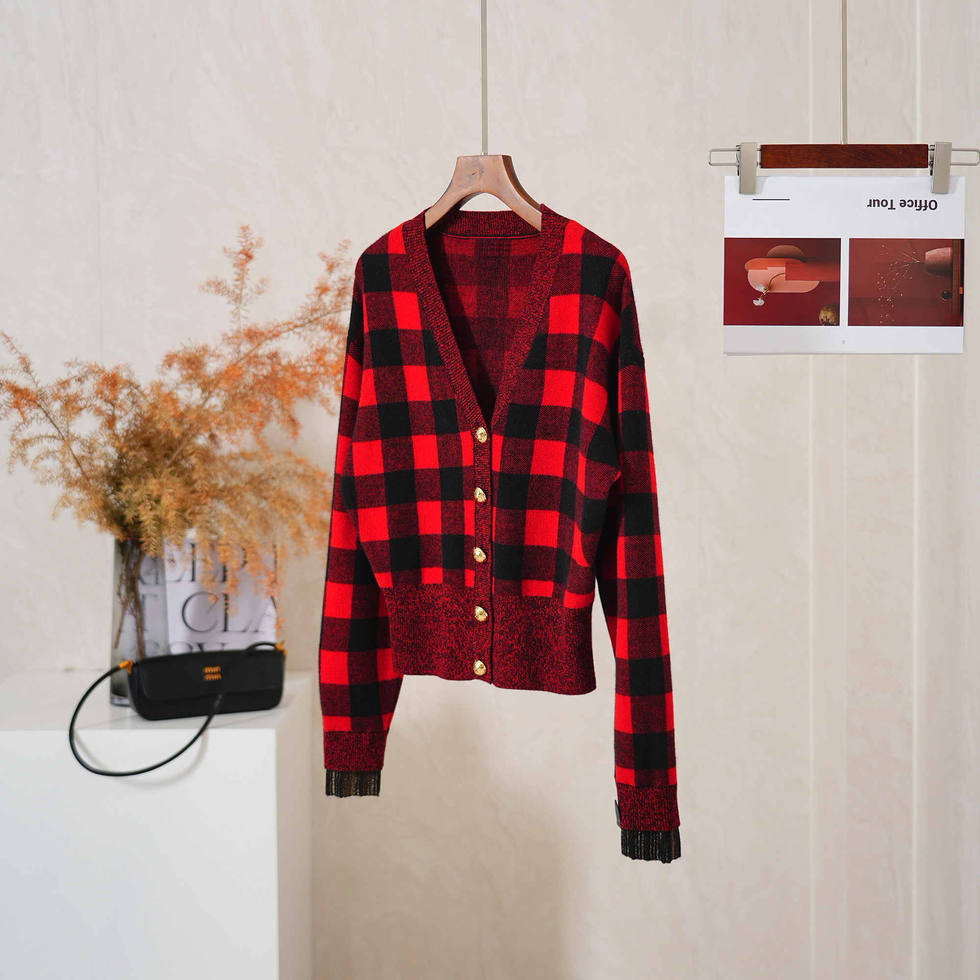 经典复古黑红配格纹V领针织外套