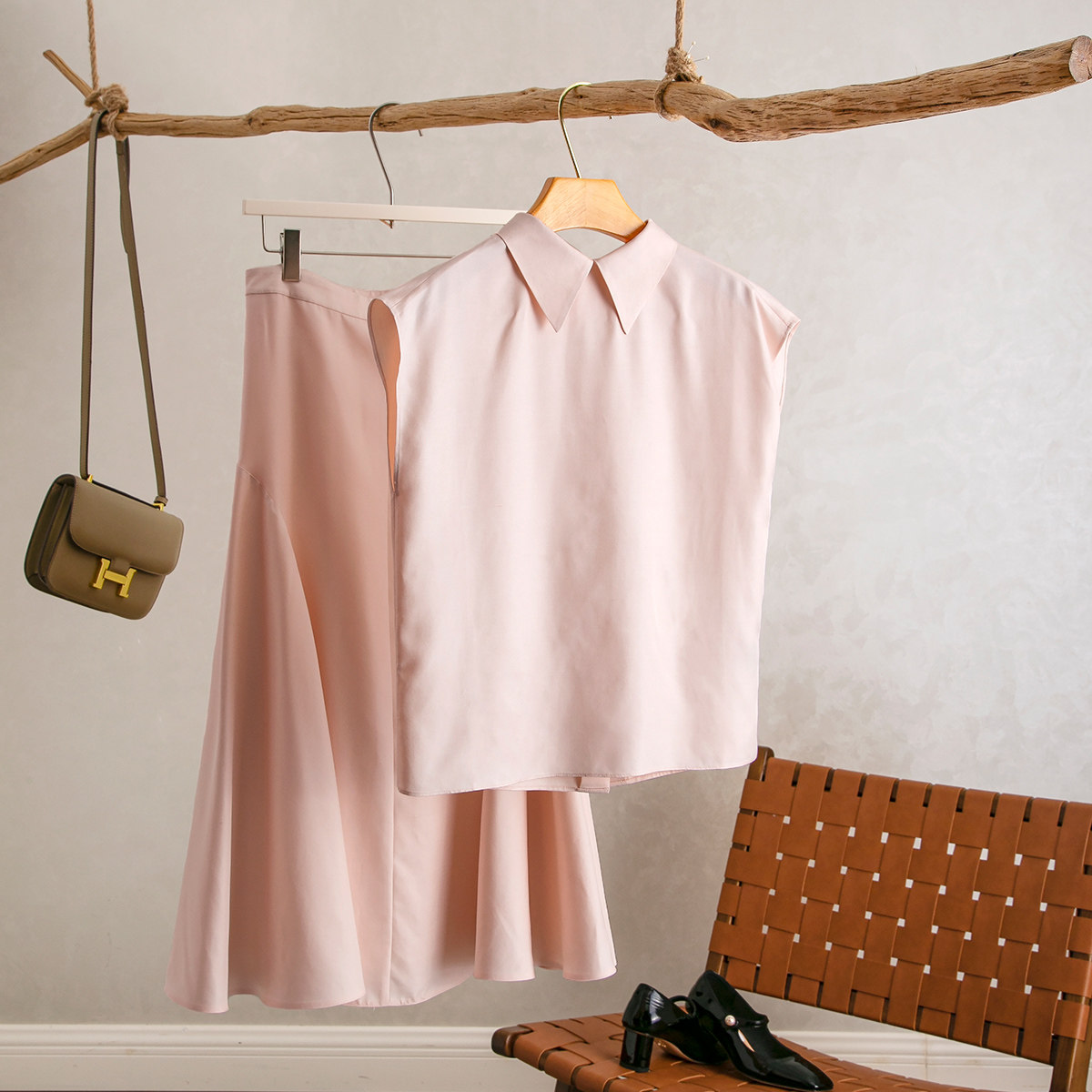 经典娃娃领后背金扣上衣半裙套装