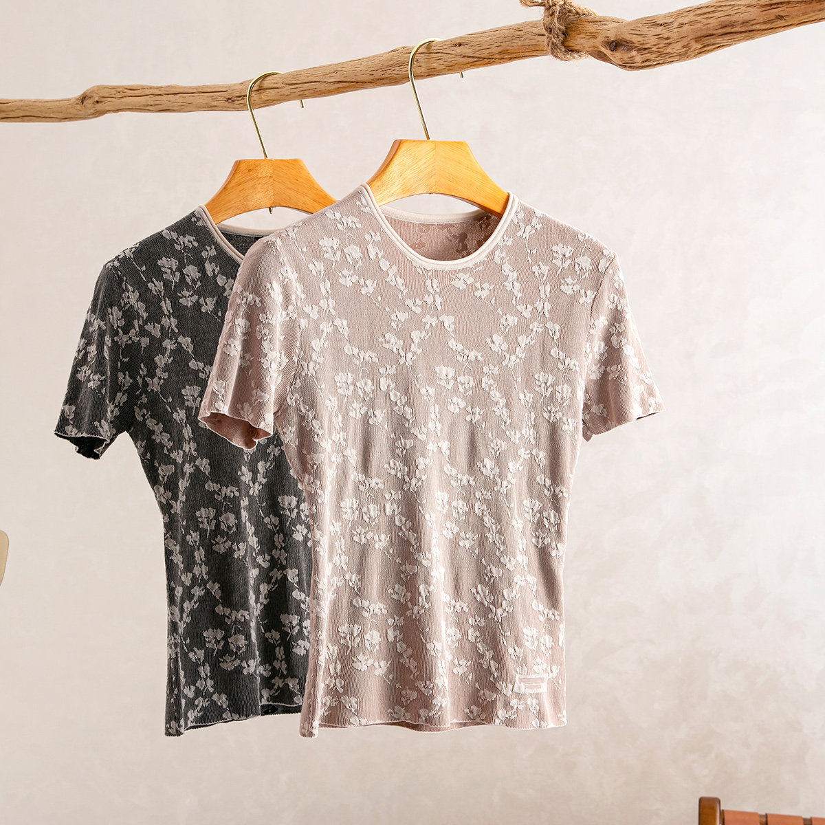 提花针织圆领短袖显瘦百搭上衣