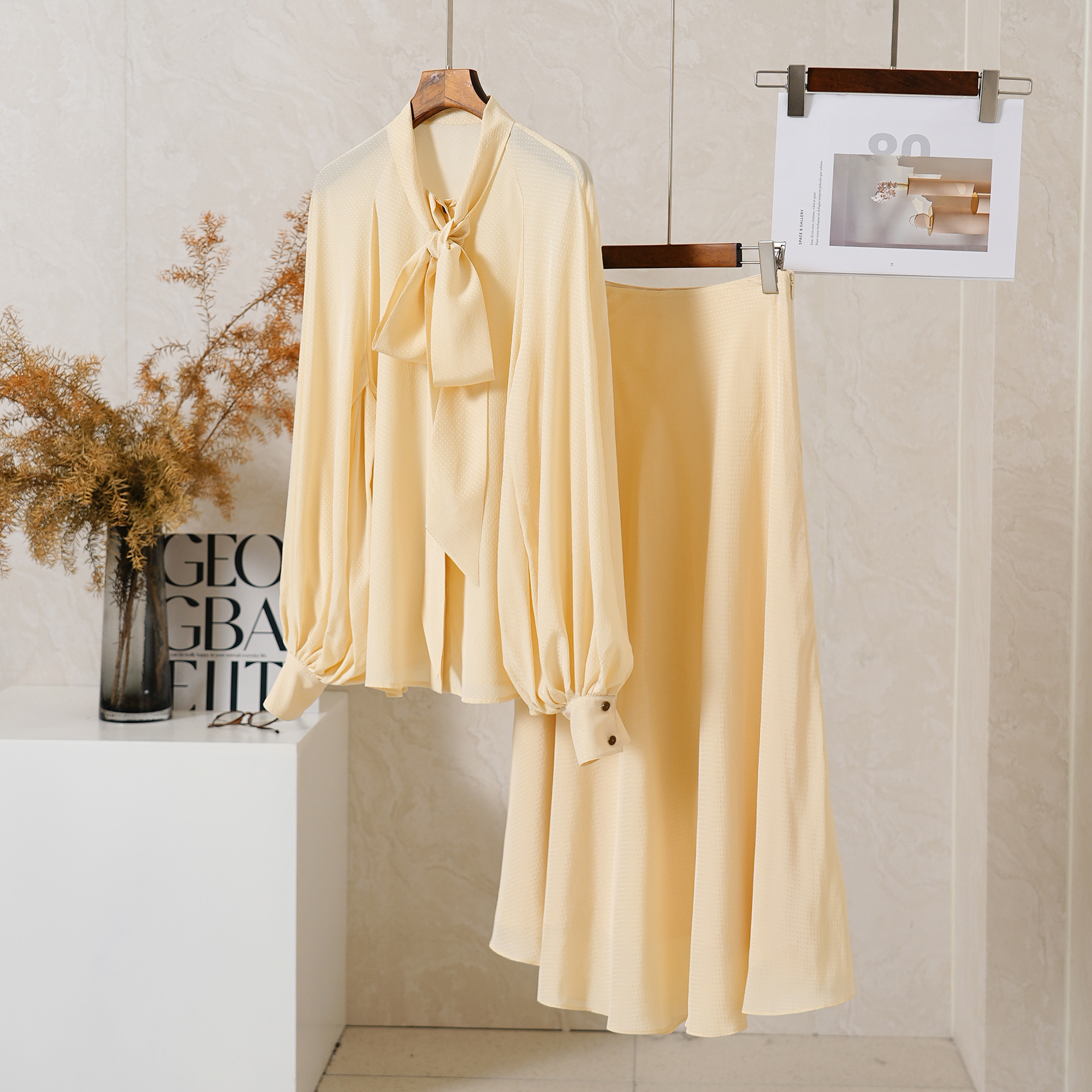 飘带领蚕丝提花衬衣鱼尾裙套装女