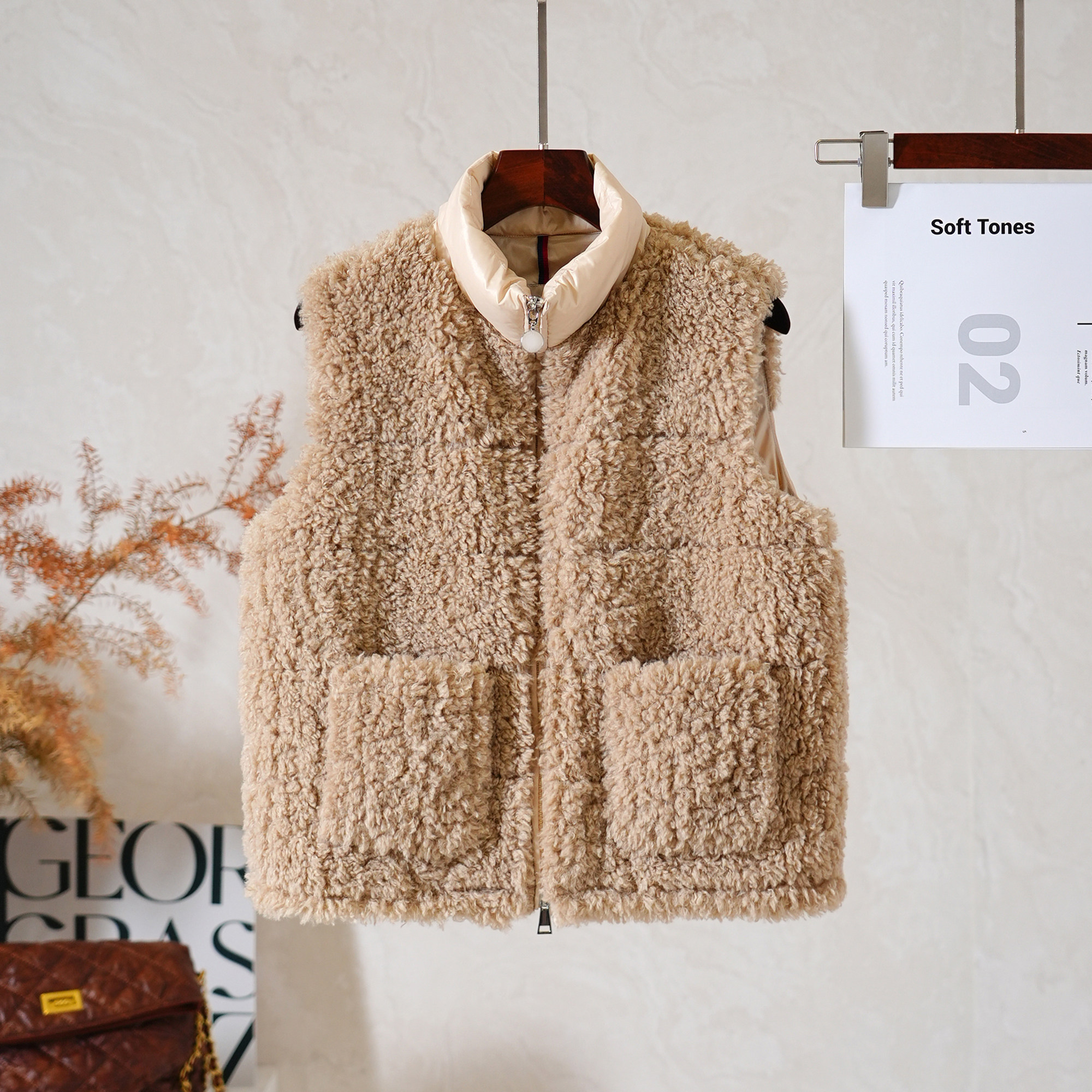 YongLeap时尚立领拼羊羔毛马夹