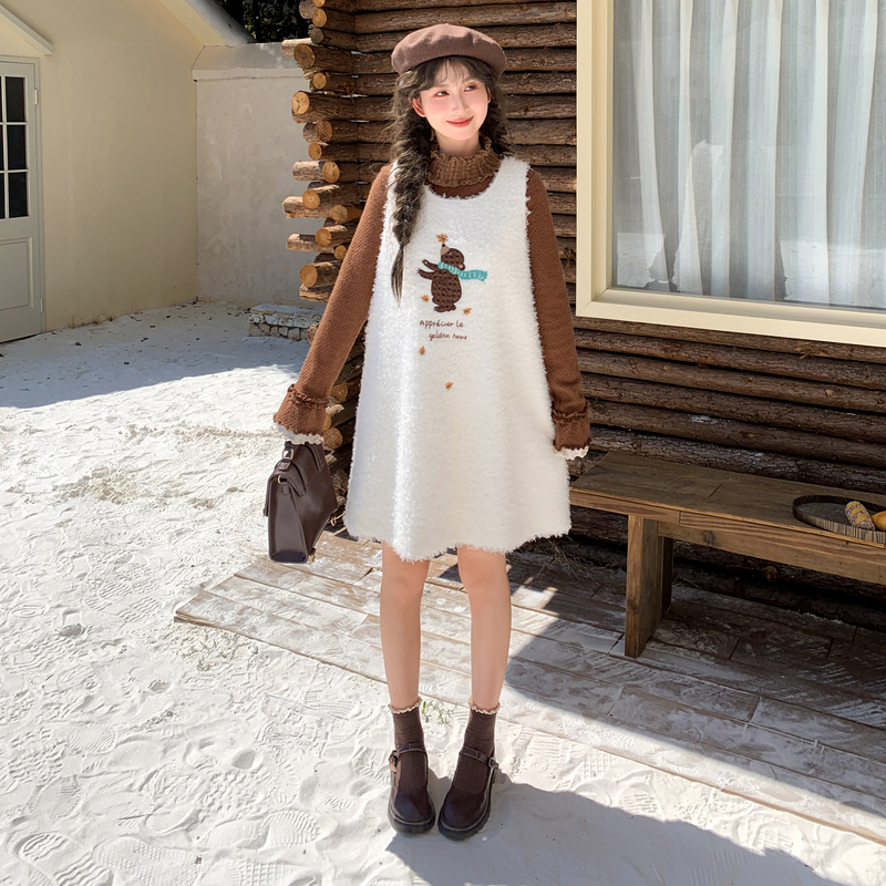 森女部落甜美风宽松背心连衣裙女2025新款小熊刺绣秋冬加绒A字裙