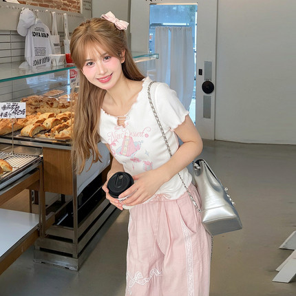 森女部落2026可爱V领设计感修身正肩短袖T恤夏短款多巴胺白上衣女