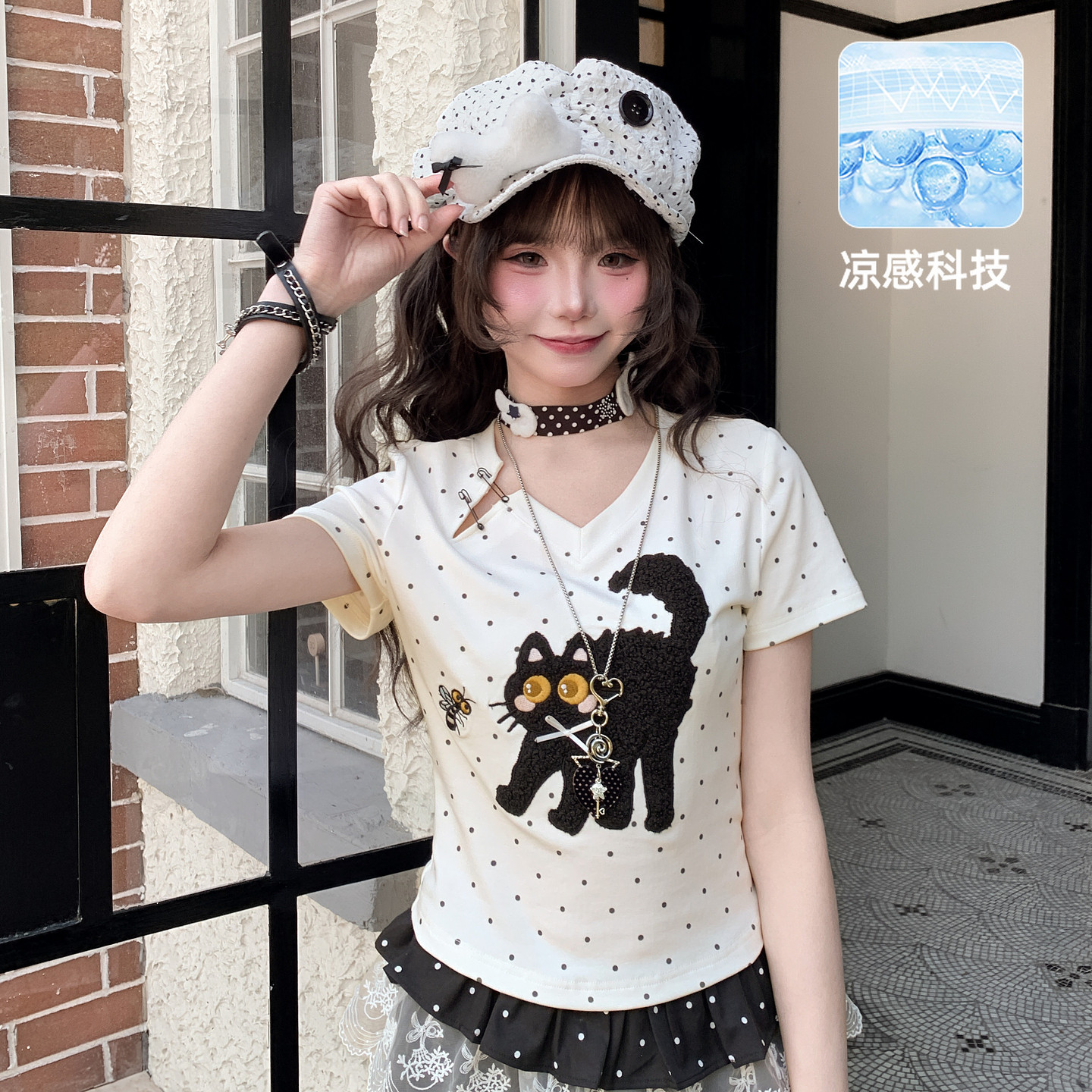森女部落y2k波点短款短袖T恤女夏白色v领正肩修身显瘦多巴胺上衣图片
