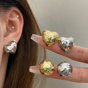 碎冰冰爆闪半球爱心高级感轻奢小众设计独特气质耳钉冷淡风耳饰