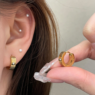 欧美金色通体钛钢凯旋门耳扣耳钉2026新款轻奢时尚高级耳饰女