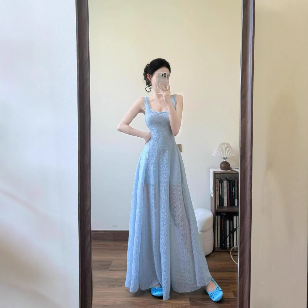 法式蓝色方领吊带连衣裙女2025夏海边度假气质感收腰显瘦蓬蓬长裙