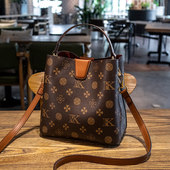 香港正品 百搭单肩斜挎包牛皮背包 真皮手提水桶包女士时尚 代购 新款