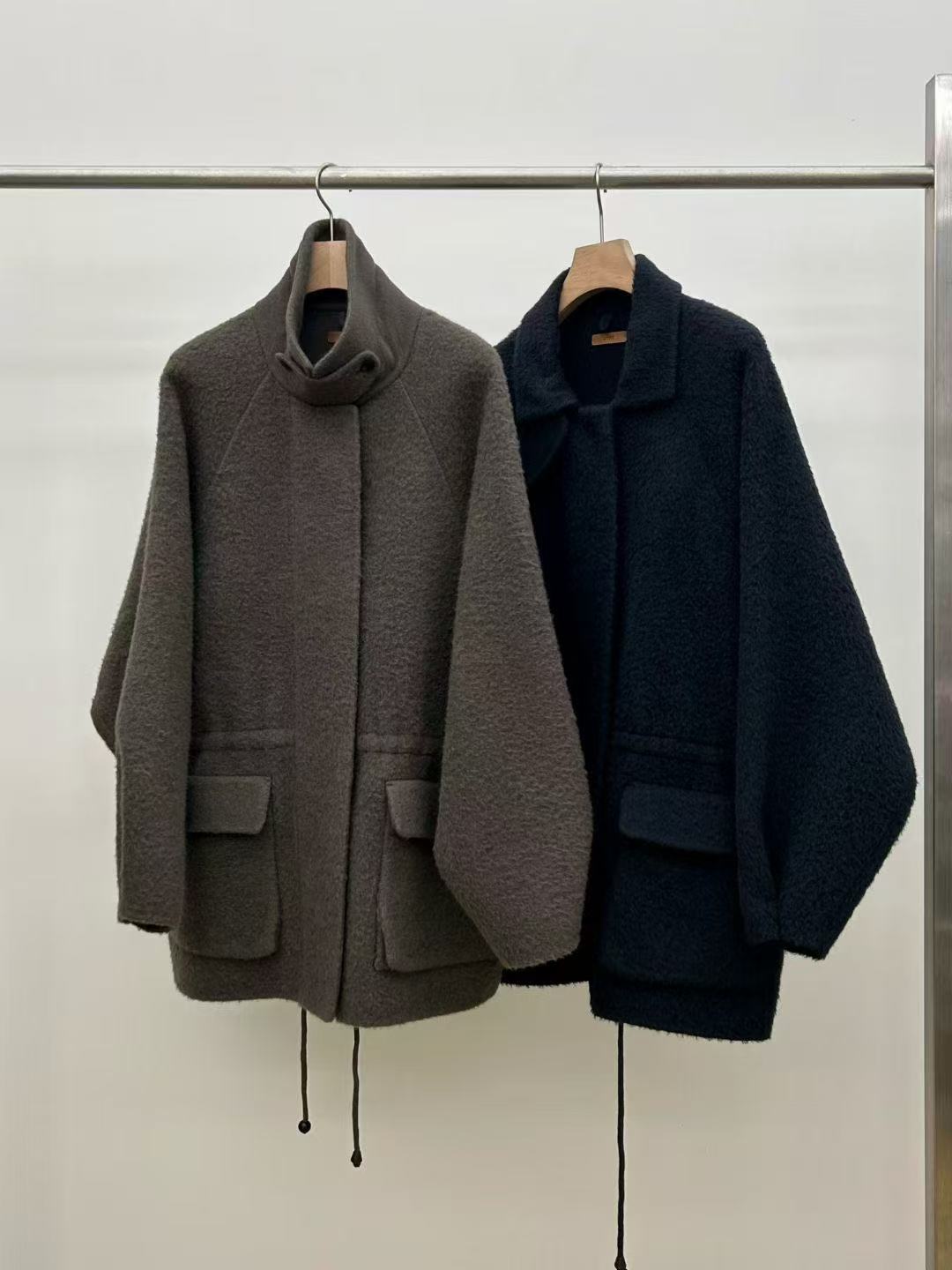 现 25秋冬新款韩国东大门utre时尚立领中长款插肩袖抽绳大衣外套