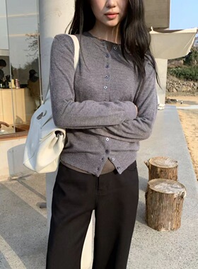 现 26春季新款韩国东大门mohhe休闲简约系扣小圆领针织开衫