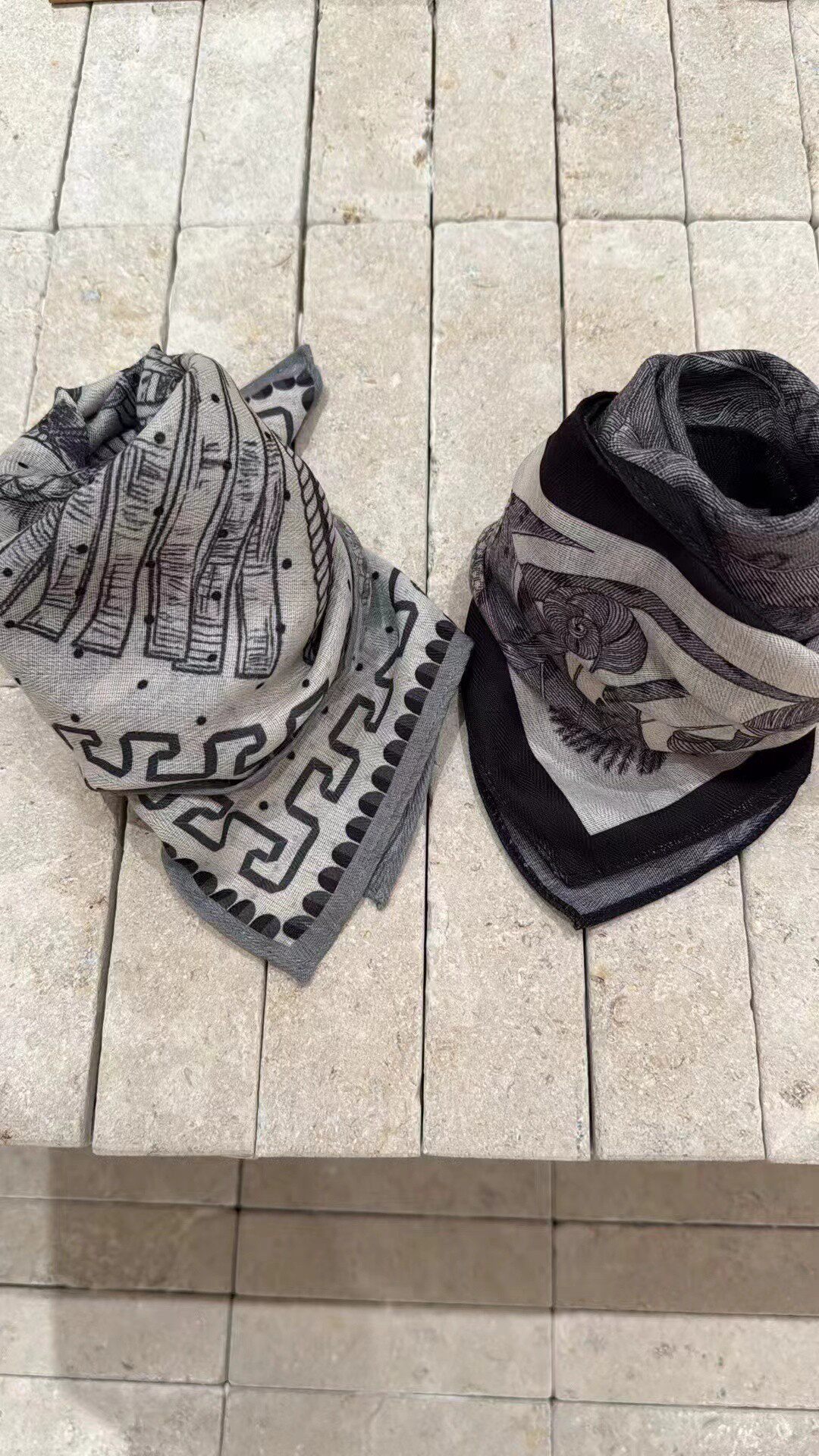 现 25夏季新款韩国东大门Helper气质装饰丝光印花复古披肩丝巾