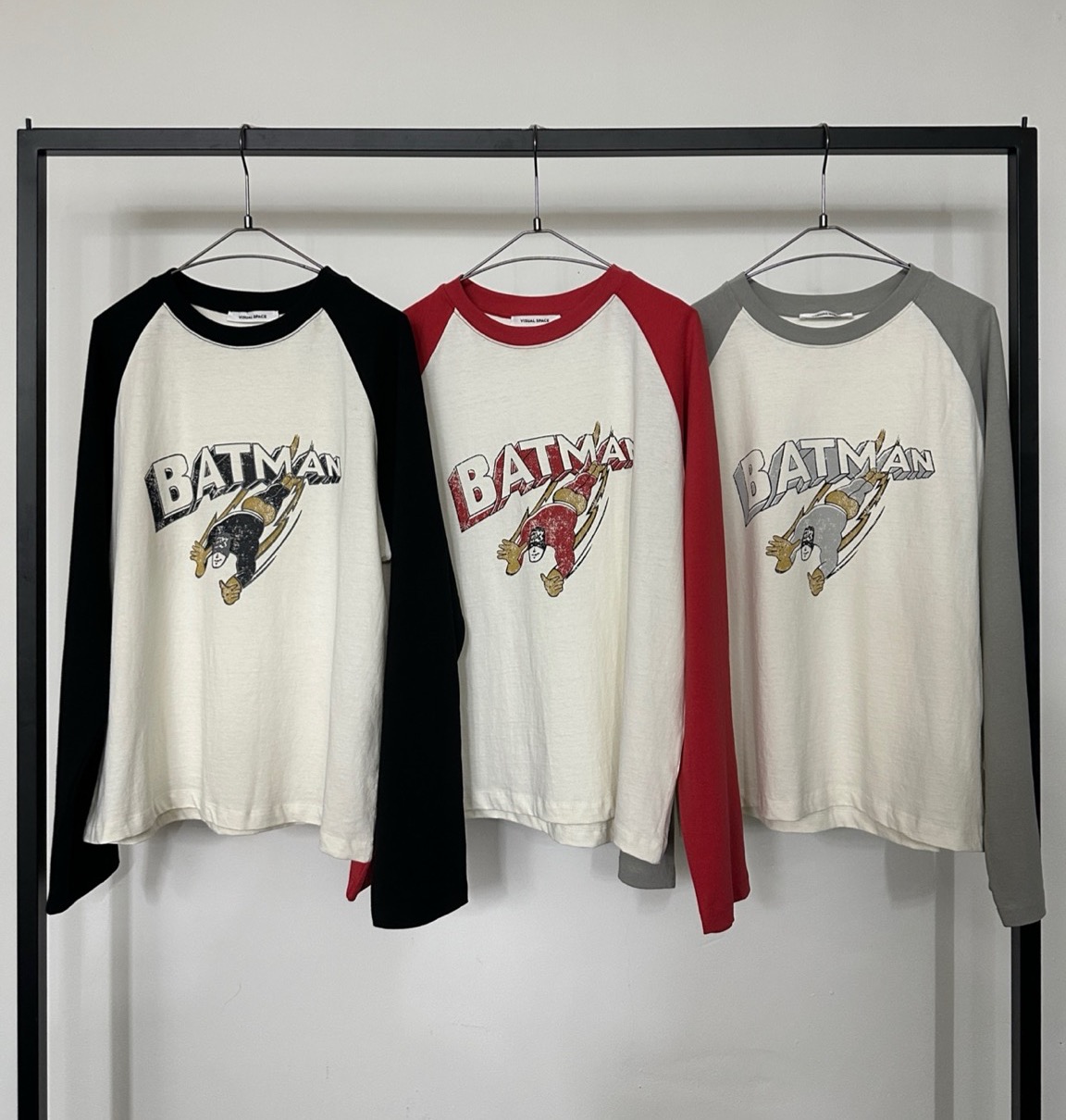 现 25秋新款韩国东大门VISUAL SPACE插肩拼接色卡通超人长袖T恤