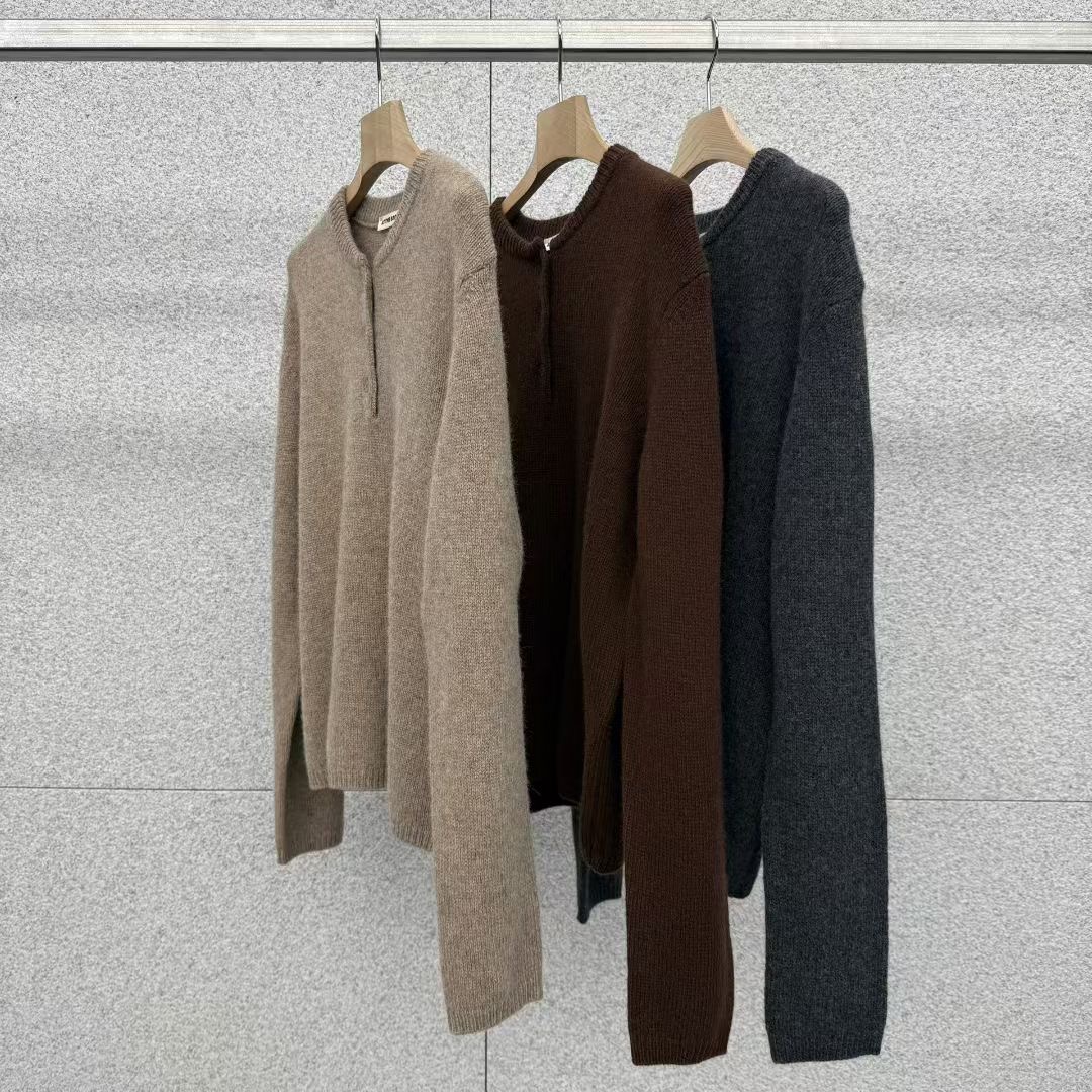 现 25冬新款韩国东大门AT THE BAGEL小羊驼毛羊毛半系扣圆领毛衣