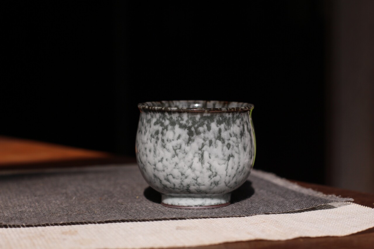 龙泉青瓷暮山初雪主人杯单杯茶盏复古黑美人茶碗安平手工杯礼品