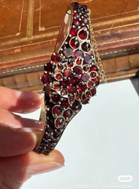 维多利亚群镶石榴石花盘星芒手镯订金实价小千私询