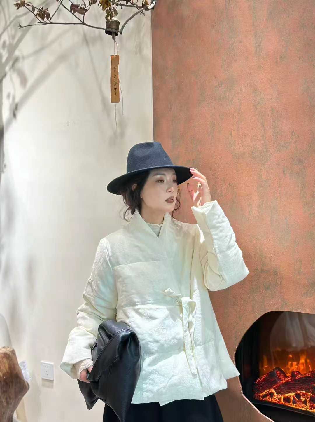 2025冬季新款高级气质感冷淡系新中式国风斜襟系带白鹅绒羽绒服