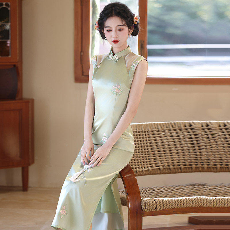 刺绣绿色无袖国风新中式长款旗袍改良年轻款2026新款女高级感夏季