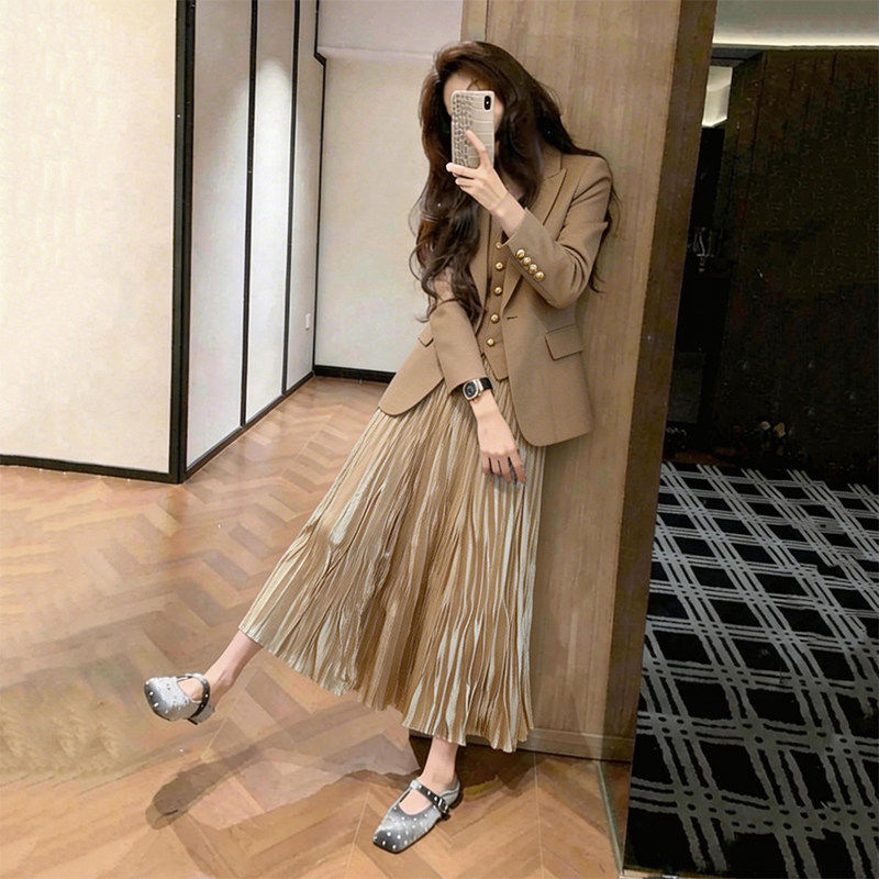 气质卡其色西装半身裙马甲三件套女26春季小个子高级感穿搭一整套