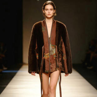 卡米兰2025冬款新中式国风刺绣皮毛一体中长款系带鹅绒羽绒服大衣