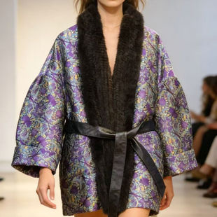 卡米兰2025水貂编织毛领桑蚕丝提花鹅绒羽绒服女冬中长款V领皮草