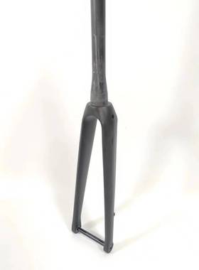 全碳纤维桶轴碟刹公路前叉，700*32C，半内走线，锥管公路前叉，