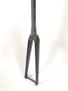 全碳纤维桶轴碟刹公路前叉，700*32C，半内走线，锥管公路前叉，