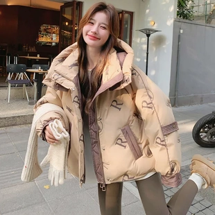 卡其色字母印花短款羽绒服女2025冬季新款超好看小个子流行面包服