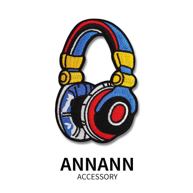 二次元耳机卡通刺绣布贴衣服装饰绣花贴牛仔破洞补丁贴魔术贴徽章