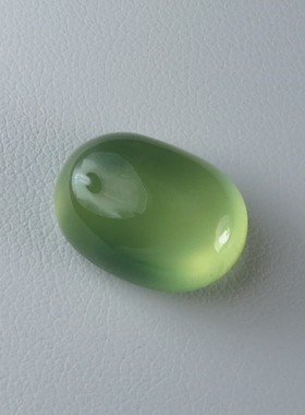 天然裸石葡萄石戒面纯净色泽绿