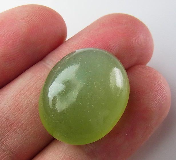 8克拉绿色蛇纹石玉裸石 戒指面 彩色宝石