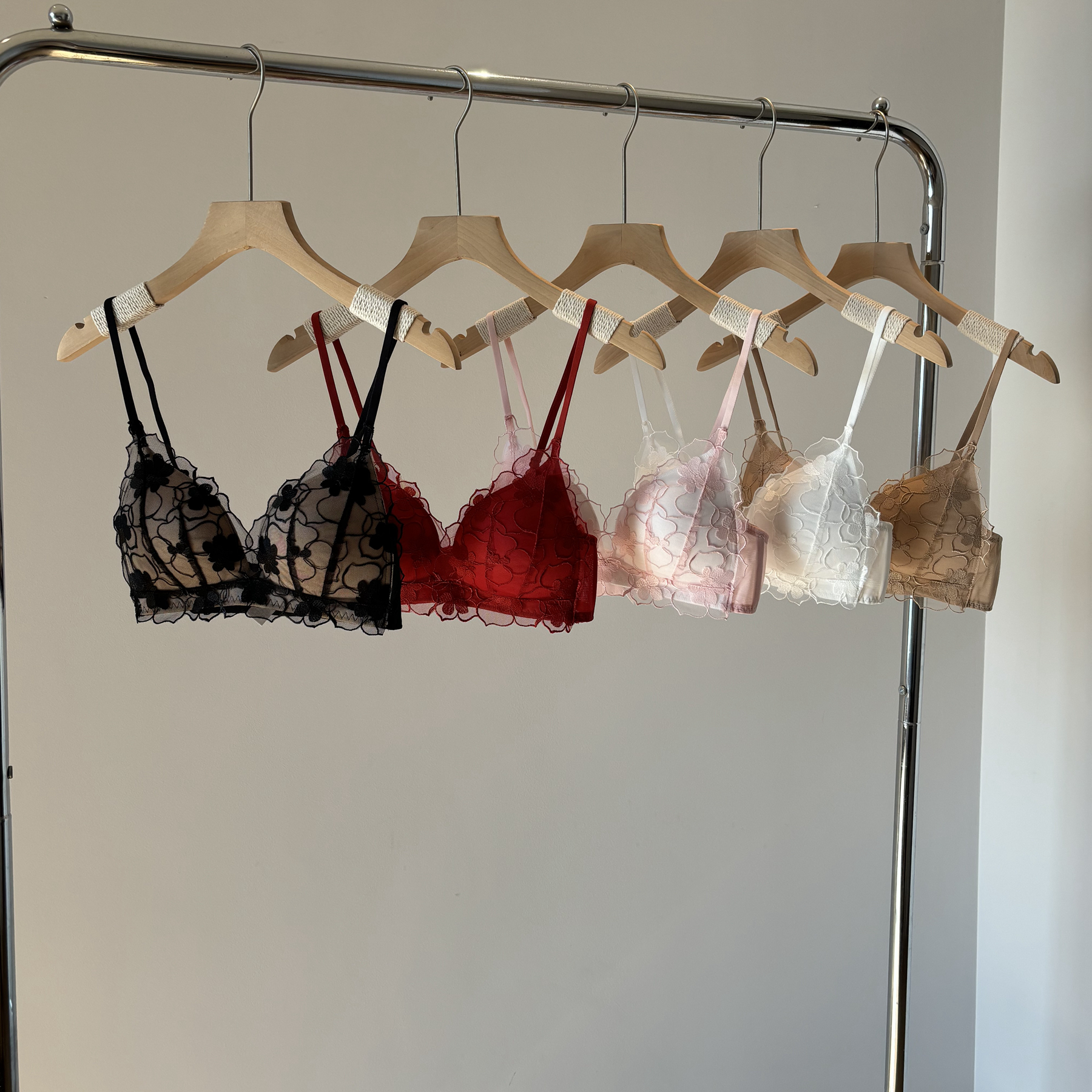 法式内衣女蕾丝小胸无钢圈聚拢纯欲性感三角杯文胸刺绣美背胸罩