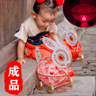 手工拉线拖拉兔灯新春发光滚动元宵花灯蕾丝布艺兔子电子灯笼二代