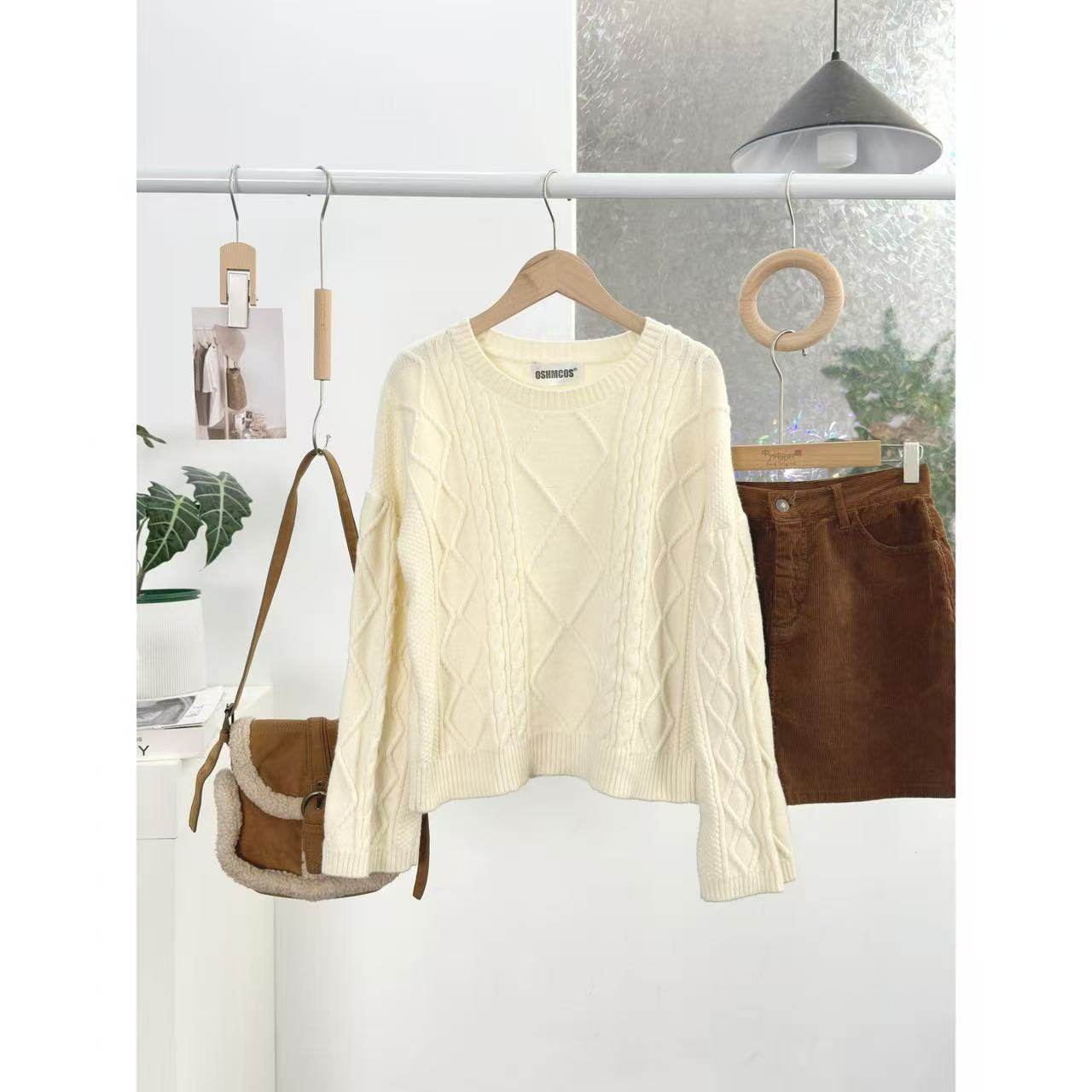 01.07新品 CC韩系慵懒风温柔奶杏色简约麻花圆领宽松百搭针织上衣