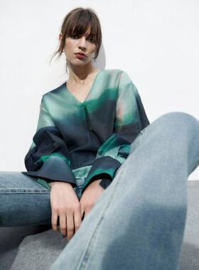 03.21新品 呦R 萊赛尔混纺法式气质V领通勤晕染印花宽松薄款衬衫