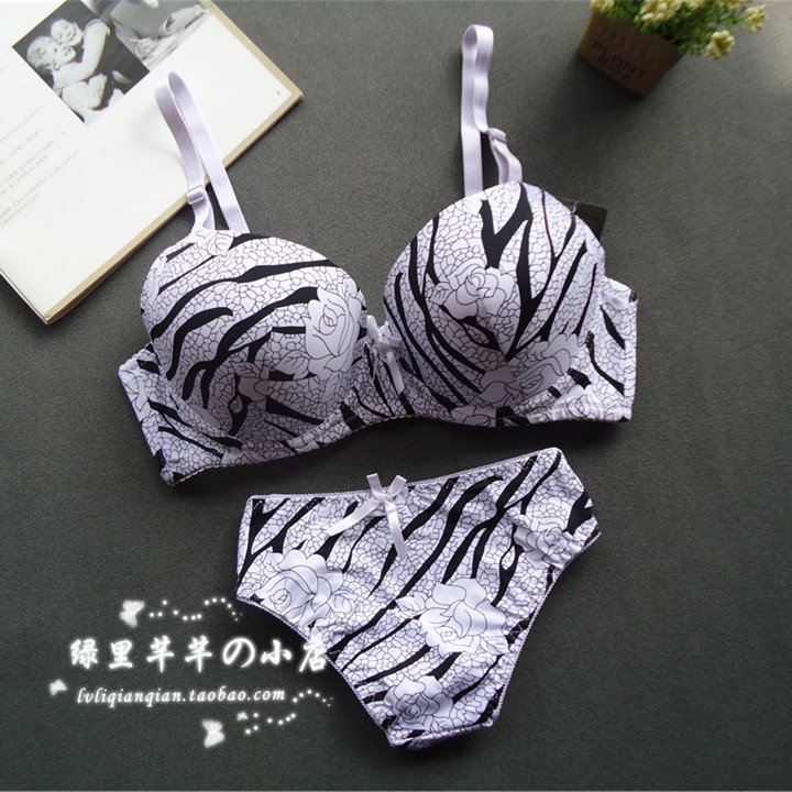 大码丰满女士欧美风90c文胸套装