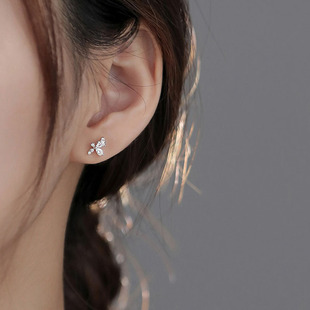 莫桑石18k白金耳钉女钻石耳环小钻铂金耳环超闪气质送女友礼物