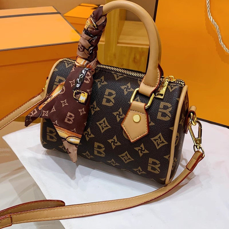 香港品牌春夏新款斜挎包老花单肩包包迷你腋下包女包波士顿枕头包