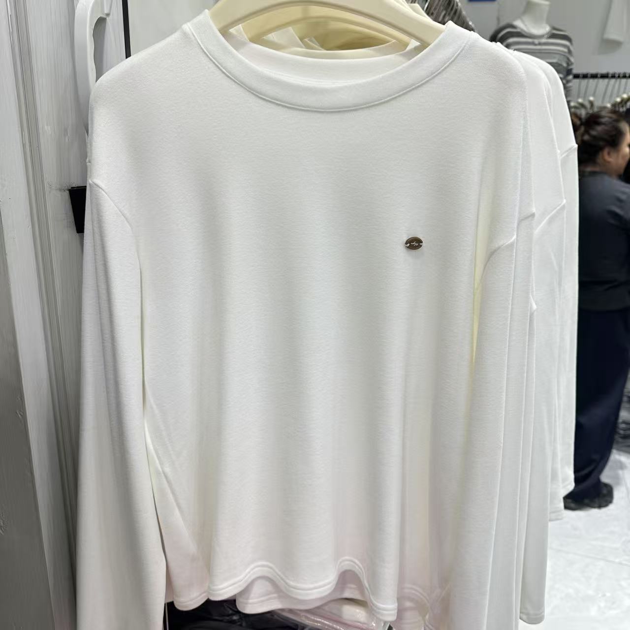 2025冬季新款百搭修身简约圆领打底磨毛上衣长袖T恤1时尚