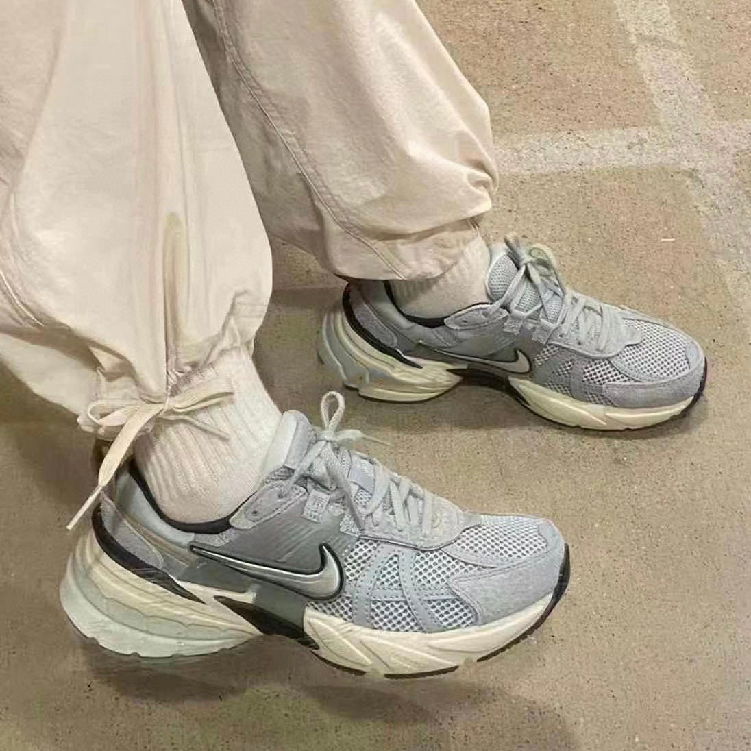 耐克女鞋2025新款V2K复古老爹鞋轻便缓震运动休闲鞋 FN6703-003