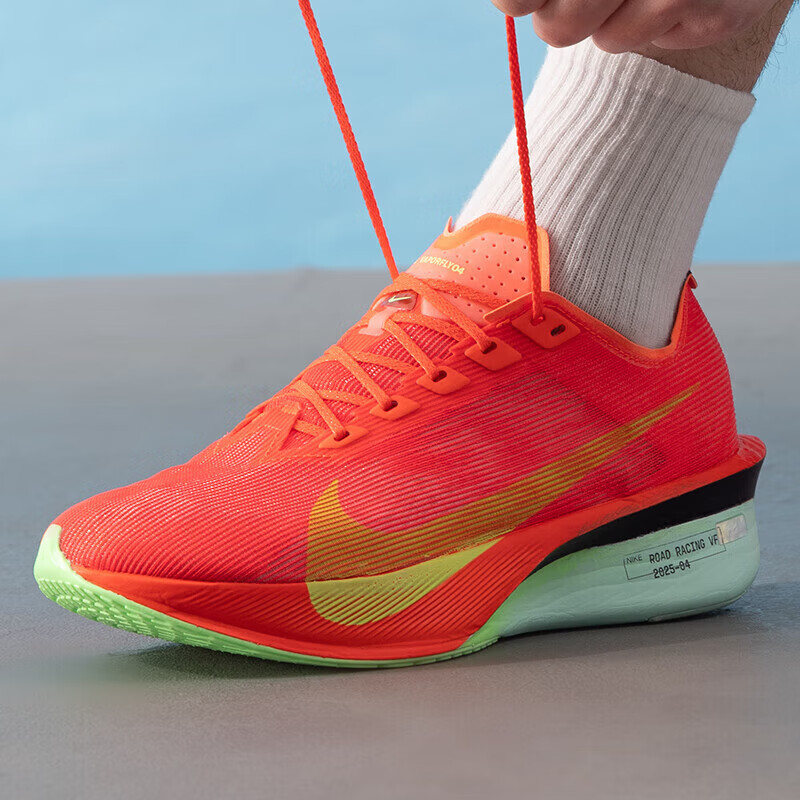 耐克男鞋新款ZOOMX VAPORFLY 4公路竞速专业马拉松跑步鞋 HF6414