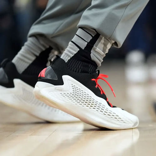 阿迪达斯男鞋2025新款AE 1爱德华兹一代低帮缓震实战篮球鞋JQ6140