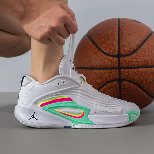耐克男鞋新款JORDAN LUKA 3东契奇3代aj缓震实战篮球鞋HQ5055-107