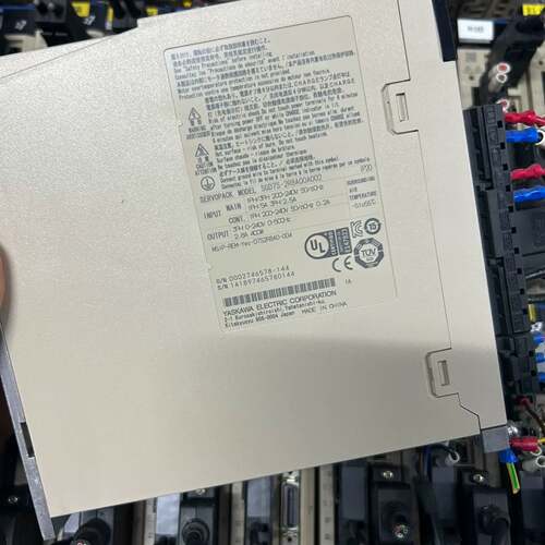 可维修安川脉冲驱动器SGD7S-2R8A00A002，成色八九新，议价