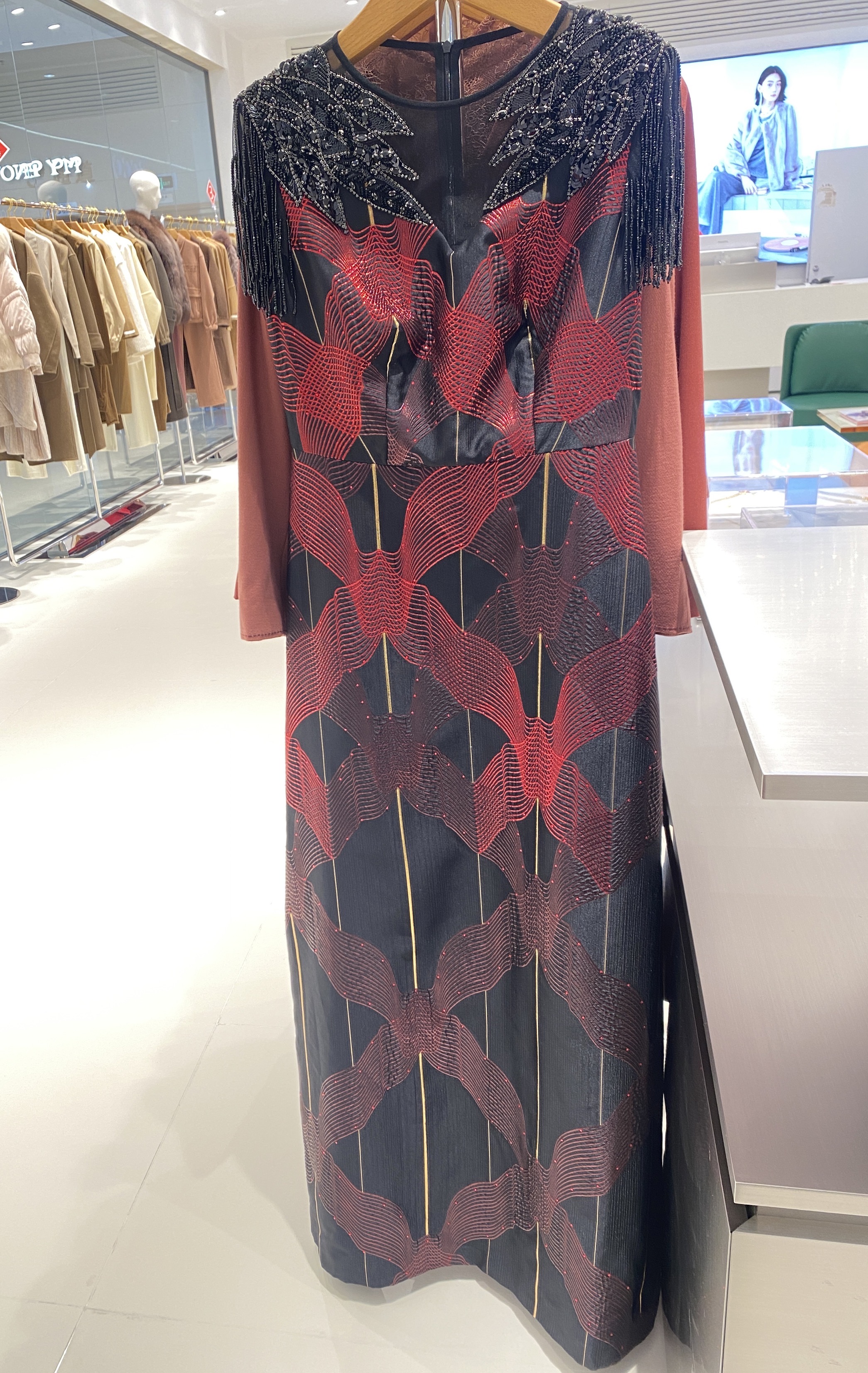 商场同款马天奴MYTENO重工钉珠刺绣V领连衣裙礼服LCS556GW0177